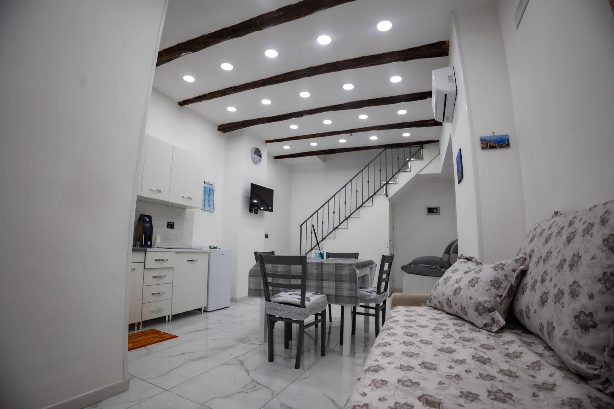 Royal Spaccanapoli Apartment Ngoại thất bức ảnh